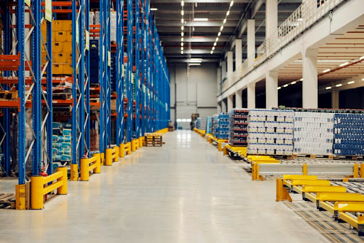 Mezzanine metálico: usos clave para aprovechar tu espacio industrial